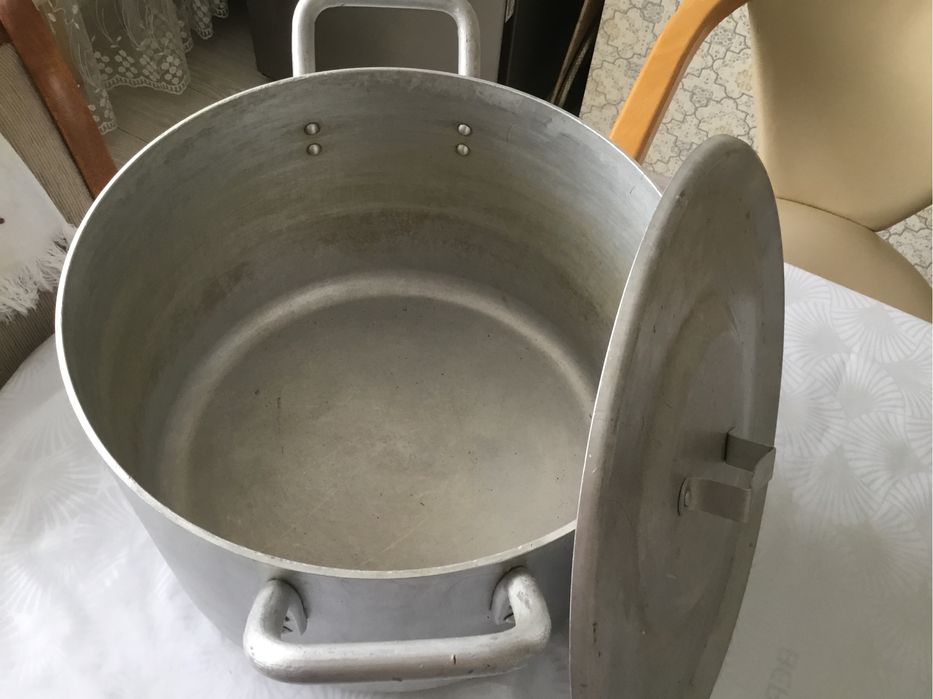 Продаю кастрюля толстостенную