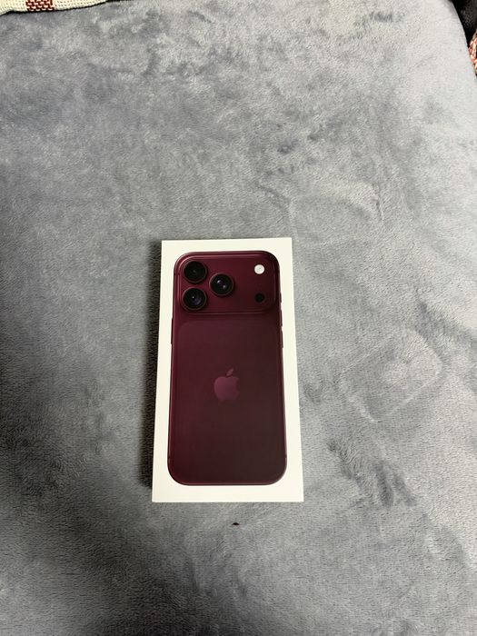 Iphone 18 pro burgundy