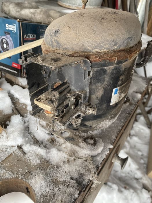 Продам компрессор моторчик для холодильника