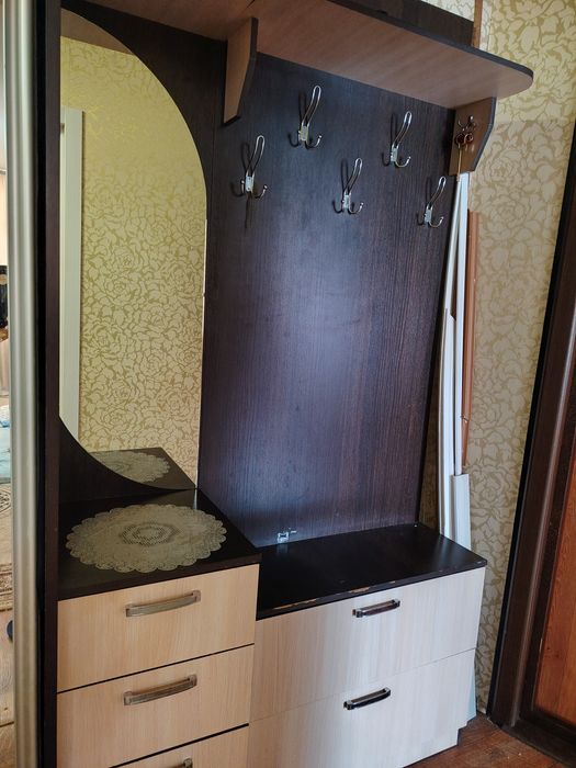 Продам срочно прихожую