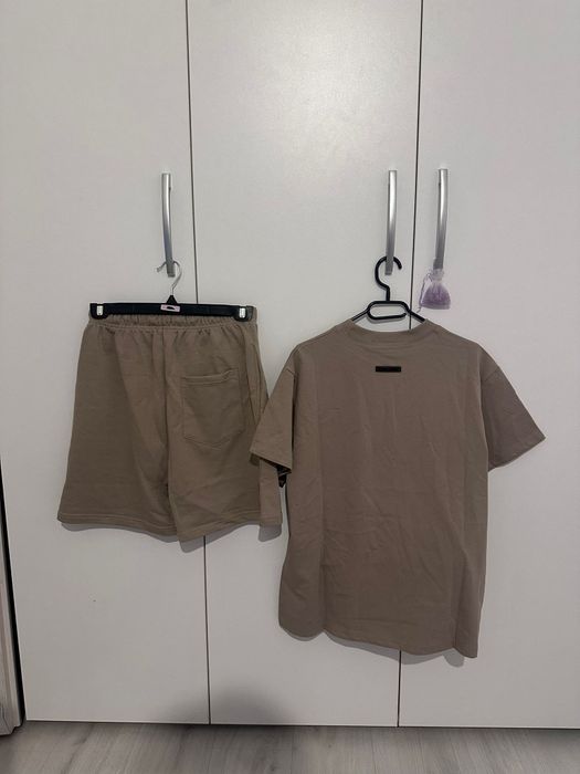 Compleu Fear of God x Essentials  2026