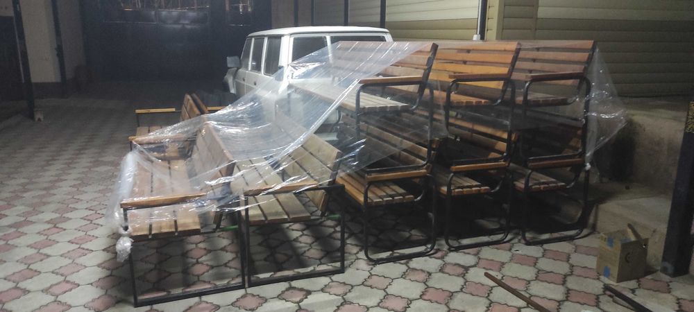 Скамейки , столы , кресла , комплектом