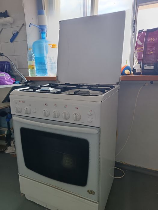 Продам газовую плиту