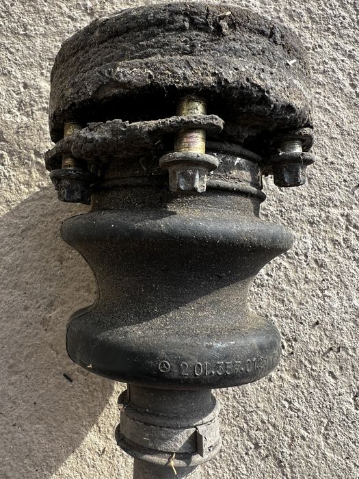 Запчасть на мерс 190 !