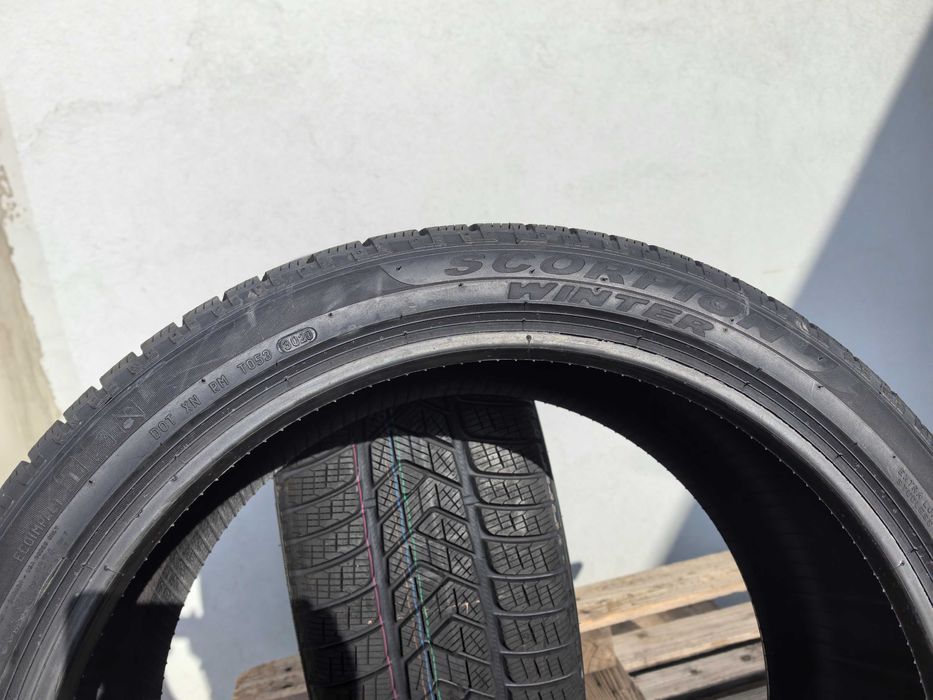 255/40/21 Пирели ДОТ 2020 г - Чисто Нови