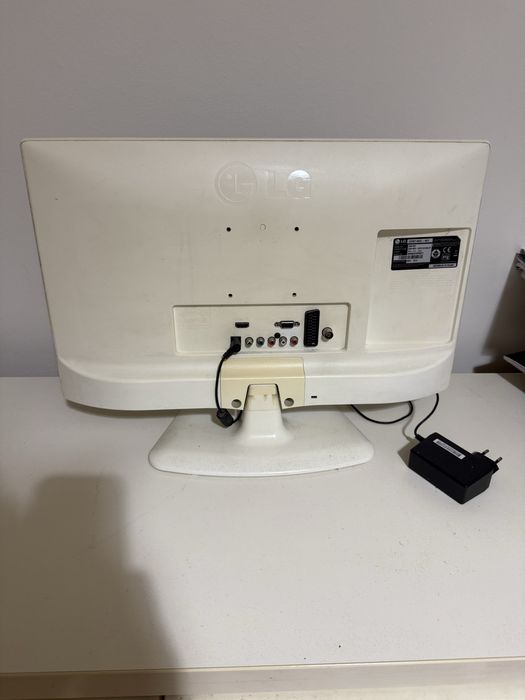 Бял Монитор - LG