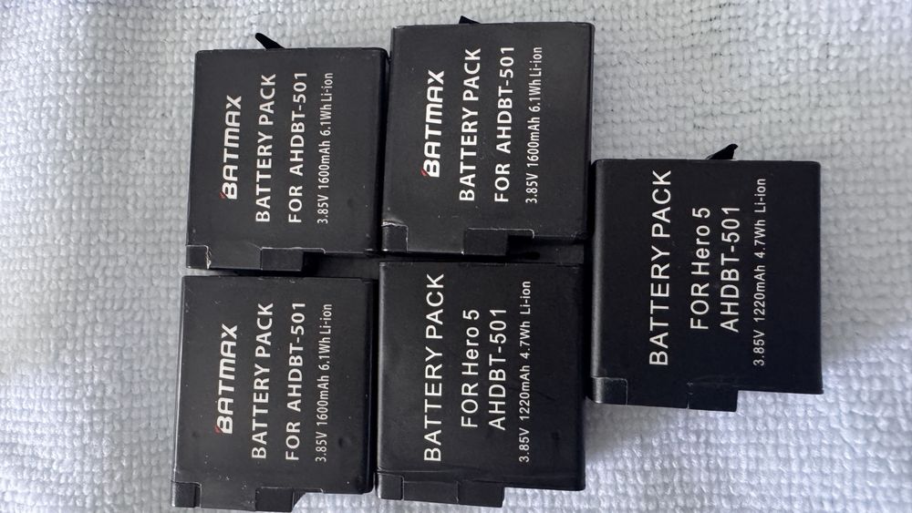 GoPro HERO6 Black – set complet cu 6 acumulatori și accesorii