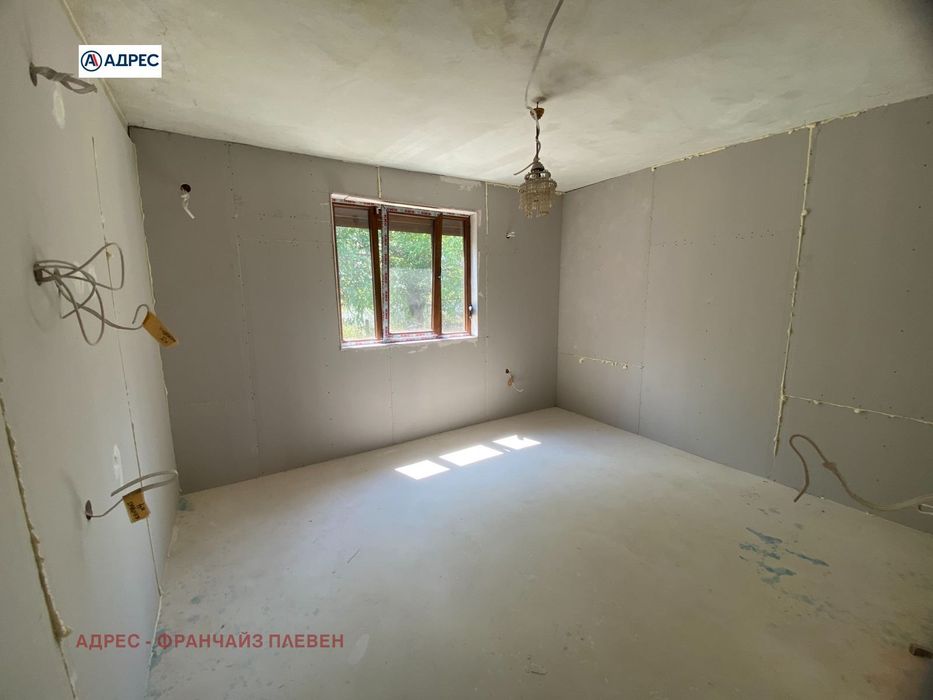 Къща в Враца, област-с.Чирен площ 152 цена 60000