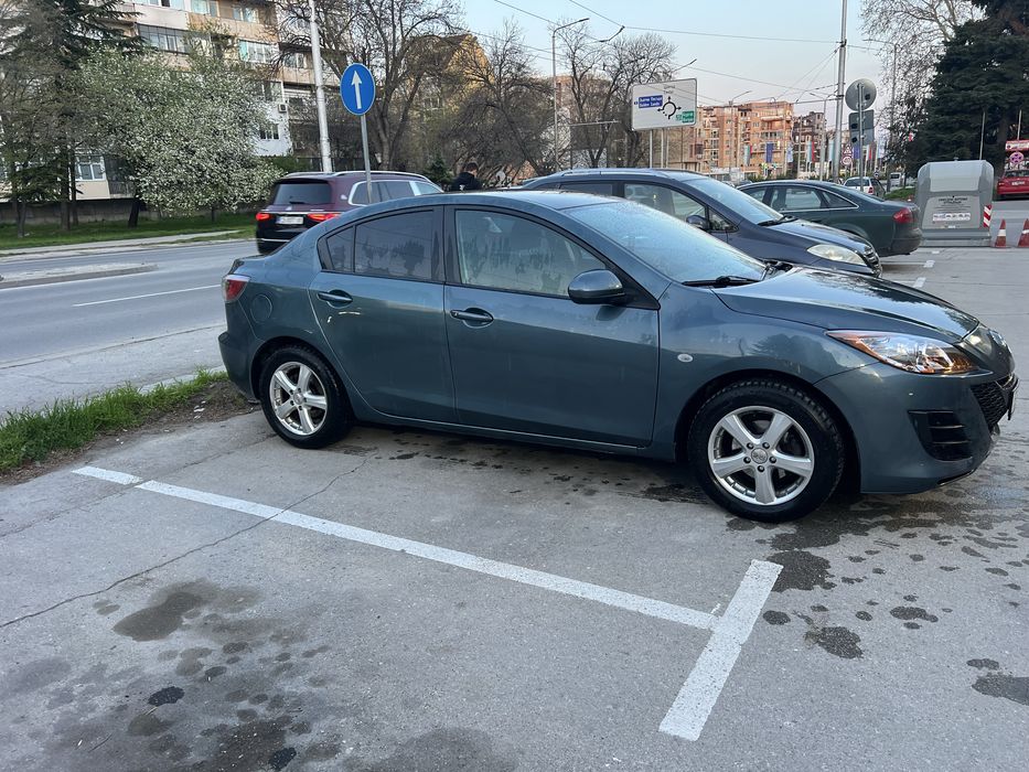 Лек автомобил Mazda 3, мазда 3