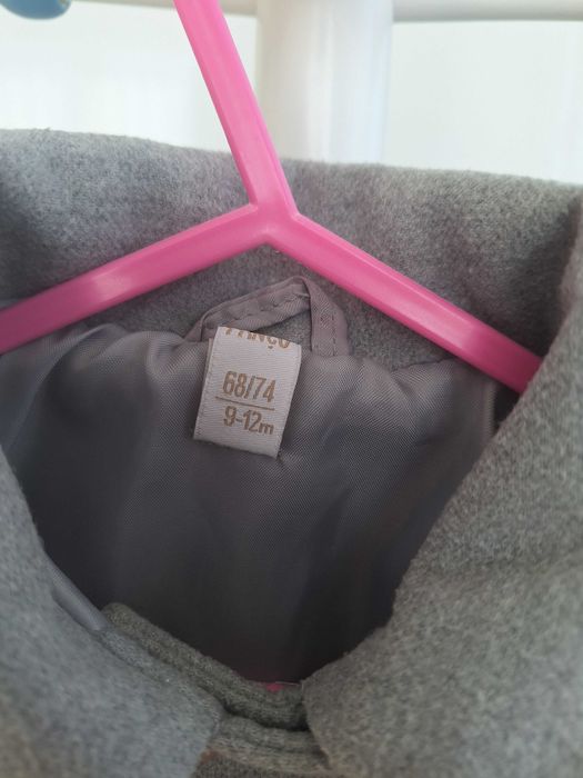 Бебешко палто 9/12 м. 10 лв.
