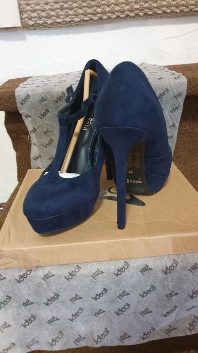 Vând pantofi marimea 38