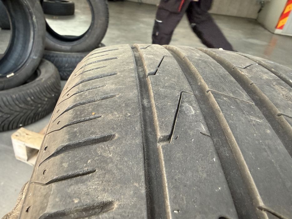 2бр. ОТЛИЧНИ Летни Гуми С Борд 205/55R/17 -HANKOOK- DOT:0221- 5.4мм.