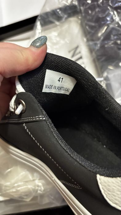 Продам новые кроссовки