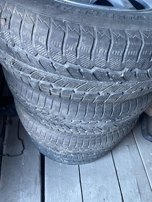 Продам комплект зимних колес R17