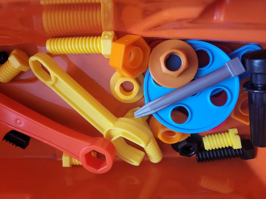 Vând banc de lucru HOT WHEELS