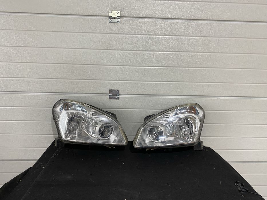 Far stanga / far dreapta Nissan Qashqai j10 nonfacelift cu xenon