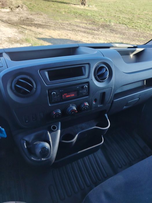 Vând Renault Master cub cu lift