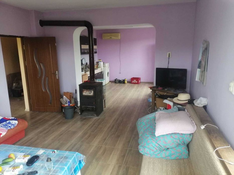 Къща в Индустриална зона, с.Руец