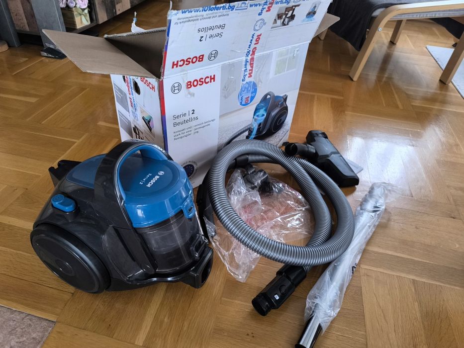 Нова прахосмукачка,само извадена за тест.