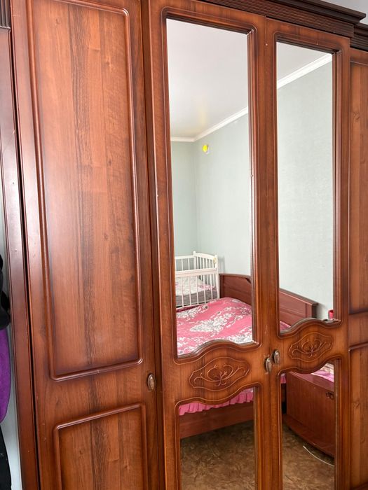 Прихожая, шкаф, тумбочка