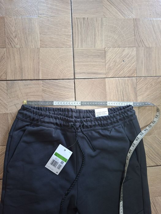 Pantaloni Nike pentru bărbați ,nou cu etichetă,de culoare gri