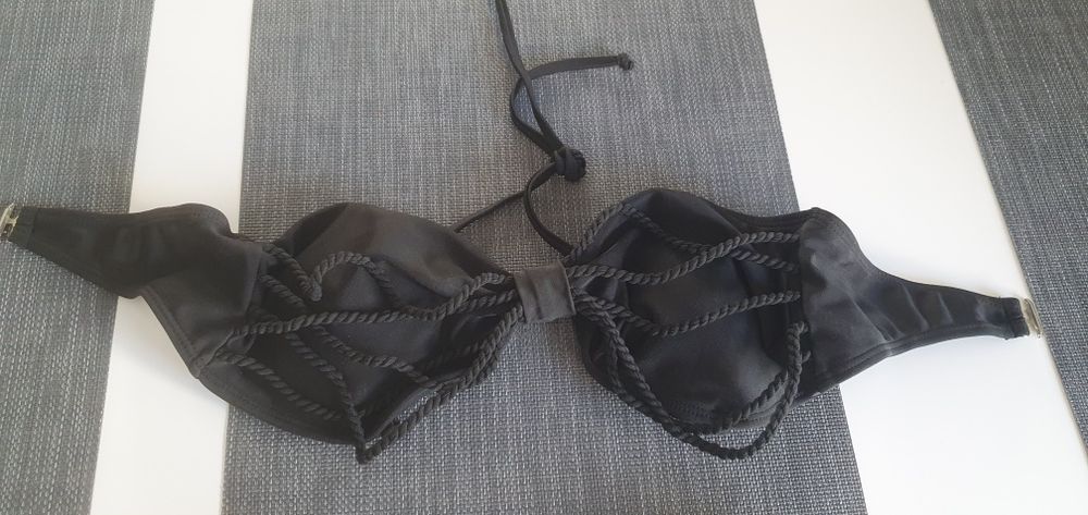 Vând costum de baie negru măsura M