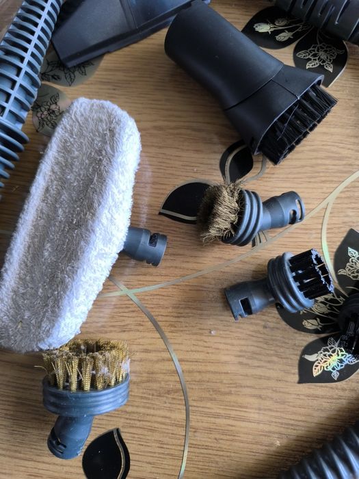 Продавам парочистачка 2 в 1 почти нова