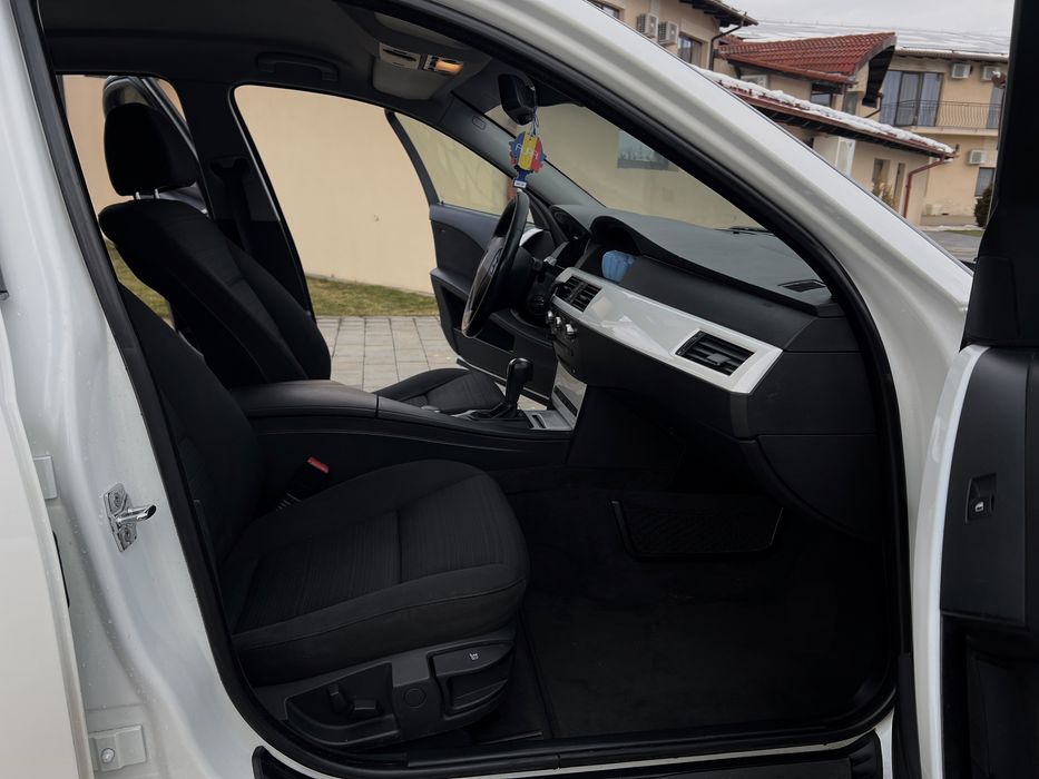 Bmw 520D 163CP 2006 Aut. Desing deosebit Distributie in Față