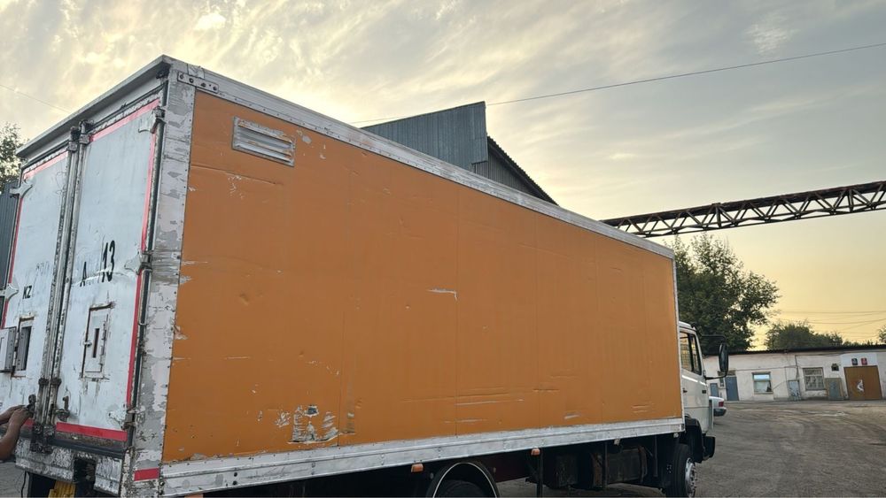 Рефрижератор с холодильником