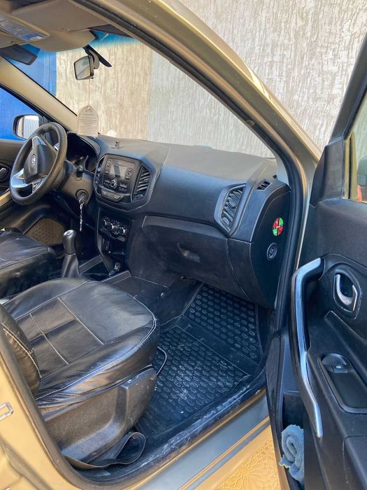 Машина lada x - ray