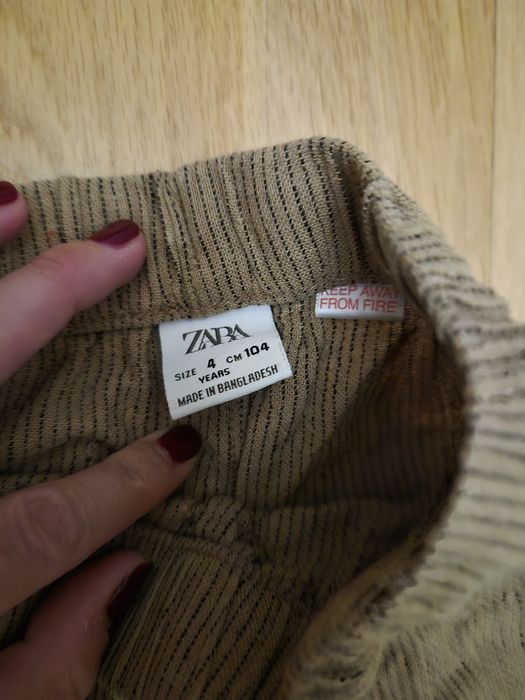 Pantaloni subțiri zara masura 104