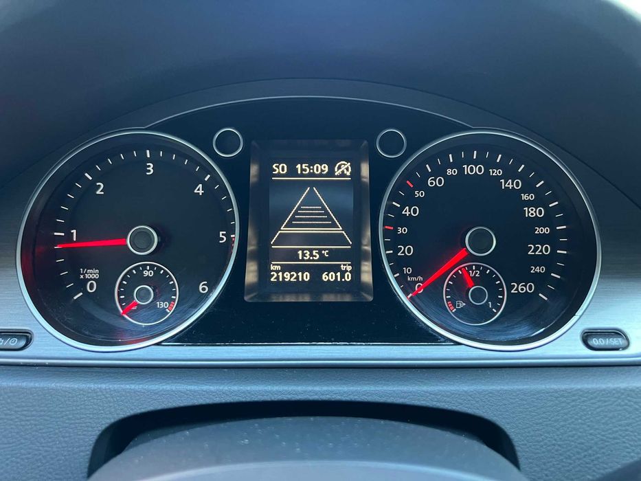 Passat fabr.2013, 2.0 TDI-140CP,CARTE SERVICE, Xenon  Distronic Plus  Webastoo  Navigatie  Klimatronic  Carlig