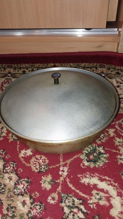 Продаётся чугунный сотейник.