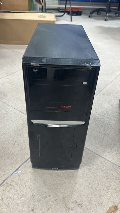 5 компьюторных блоков и мониоры, принтеры