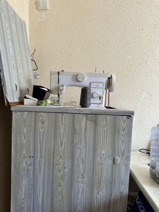 Швейная машинка «Чайка» в хорошем рабочем состоянии.