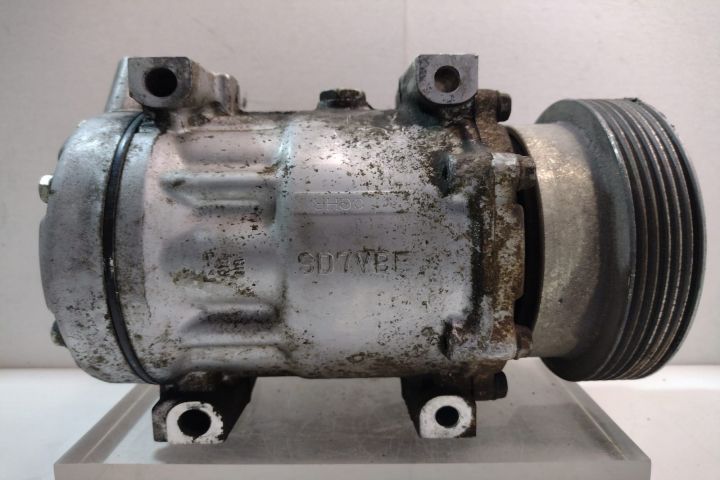 Compresor clima 1.5  8200526884 Renault Clio a 3-a generatie seria Ha