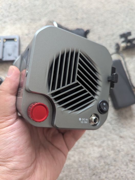 Aputure Amaran 60x свет