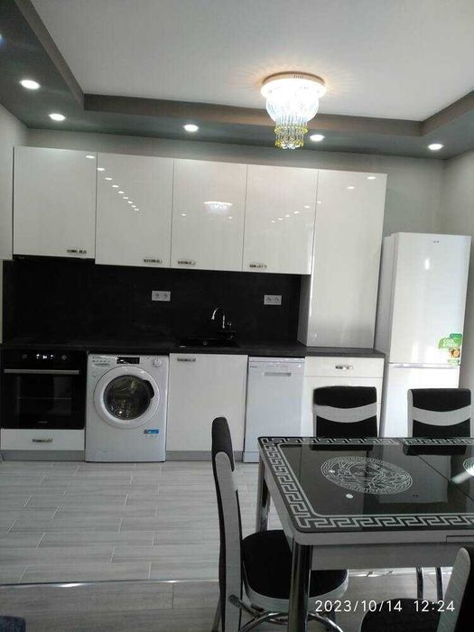 Продава се Тристаен апартамент в Пловдив, Христо Смирненски - 83 кв.м за 2049 €/кв.м - Снимка #1