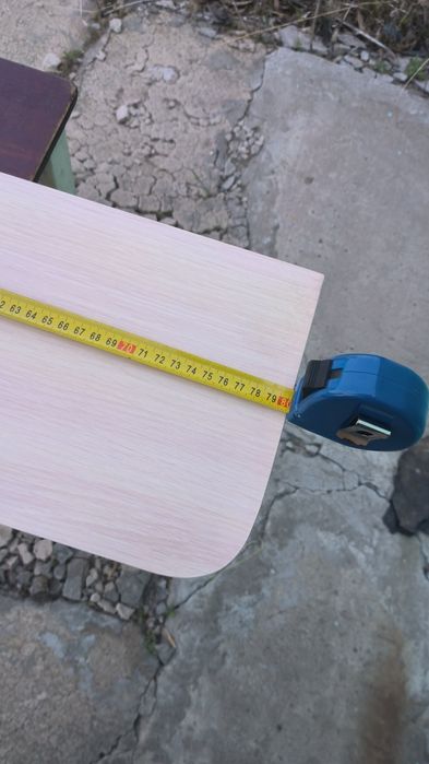 Полки настенные светлые и тёмные