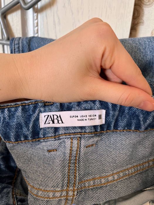 Синие джинсы zara