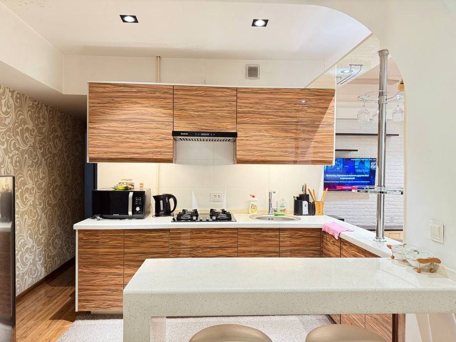 Посуточно Ц-5 самый центр спальный район