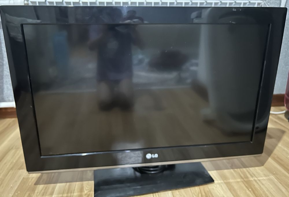 Телевизор LG с ножками