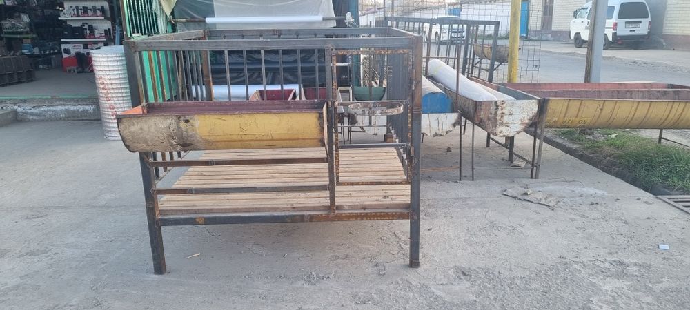 Qoyhona sotiladi mustahkam qilib yasalgan