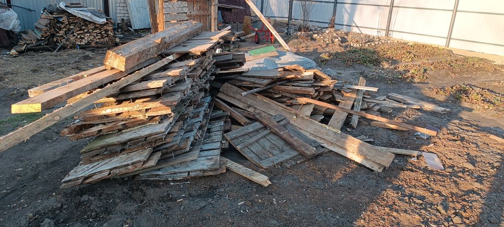 Отдам даром дрова, доски.