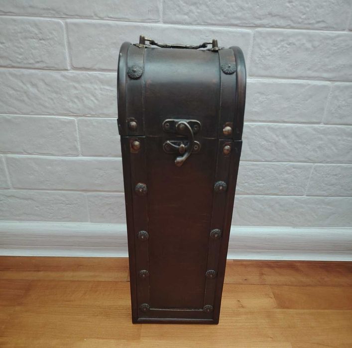 Ретро дървена кутия за бутилка вино или уиски