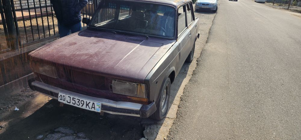 Мошина сотилади 2105