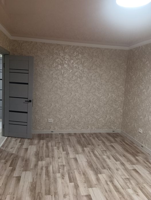 поклейка обоев. Покраска стен