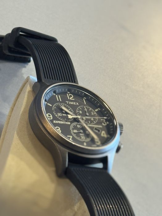 Timex Expedition Capstone Chronograph (black, silicone strap)