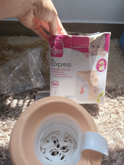 Încălzitor biberoane cu adaptor pentru mașină