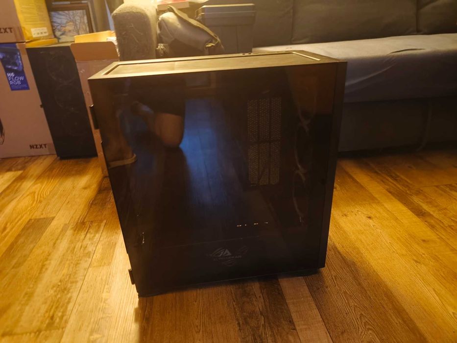 Vând două carcase Alphagear Oathkeeper, cumpărate de la PC Garage (am facturile).
